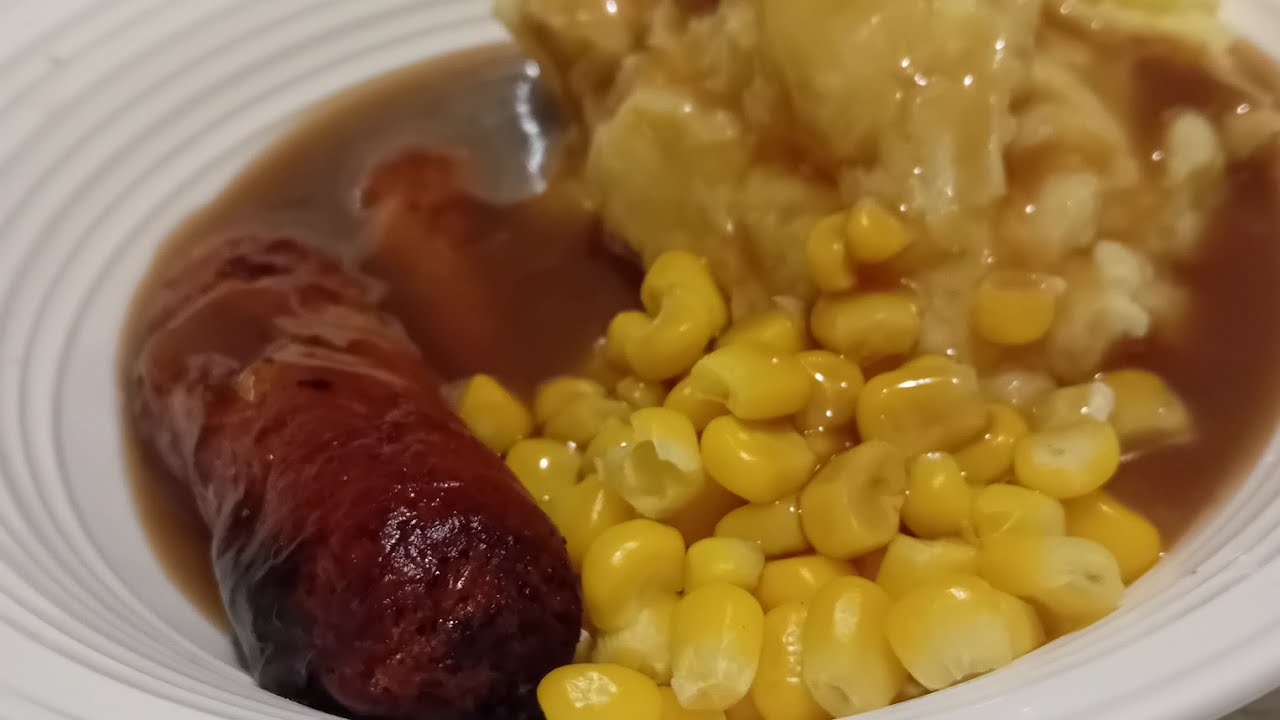 ASMR EATING SAUASGE AND MASH WITH GRAVY AND SWEETCORN ... MUCH NEEDED 😋🤗😴