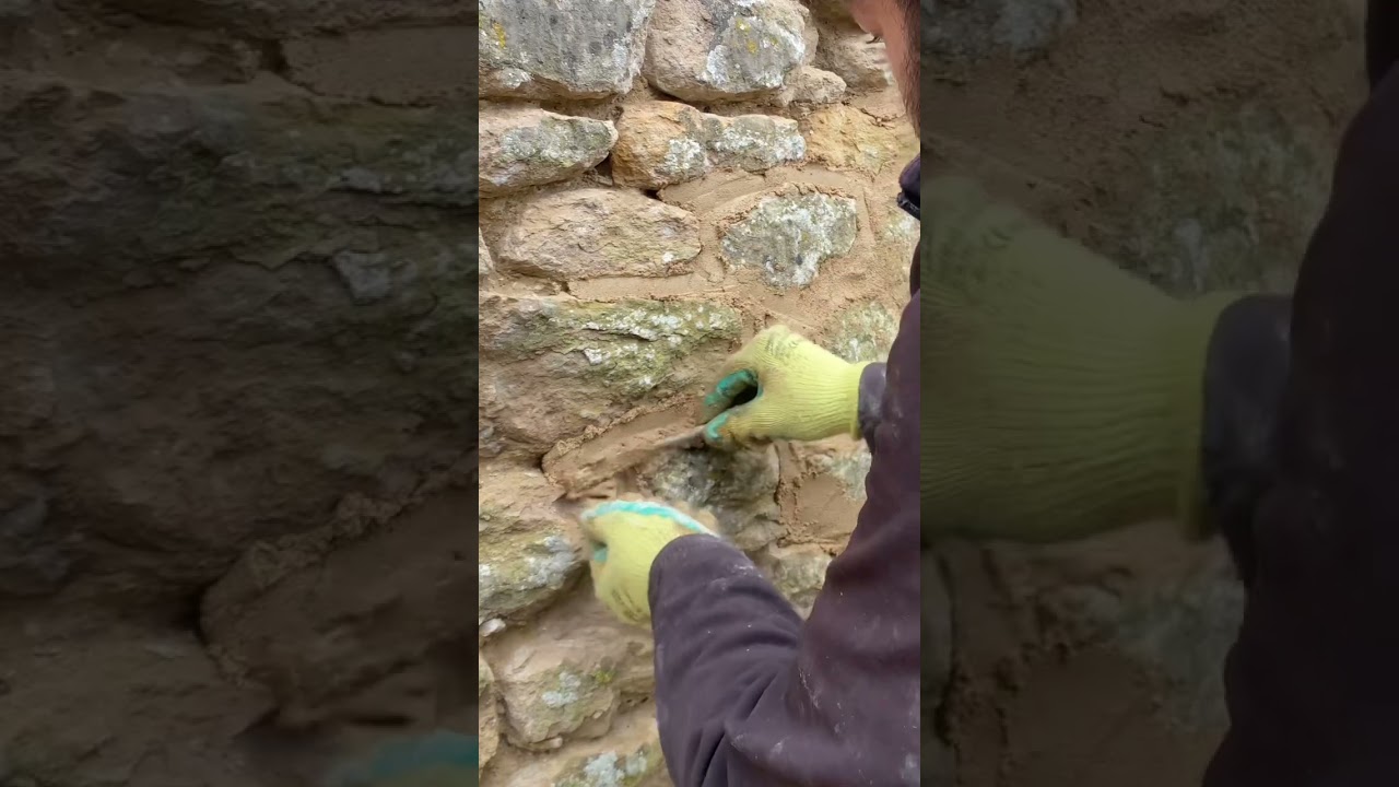 POINTING STONE WALLS WITH LIME MORTAR 