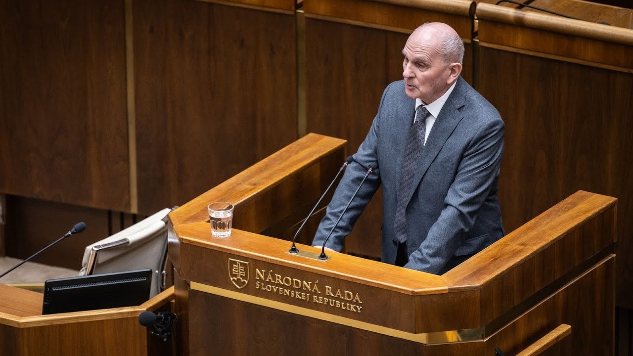 František Mikloško: Robert Fico cíti, že už viac vládnuť nebude | Aktuality