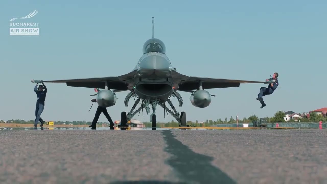 BIAS 2025: Aeroclubul Romaniei – Hawks, White Wings, Blue Wing, Solo Fox | Show de exceptie