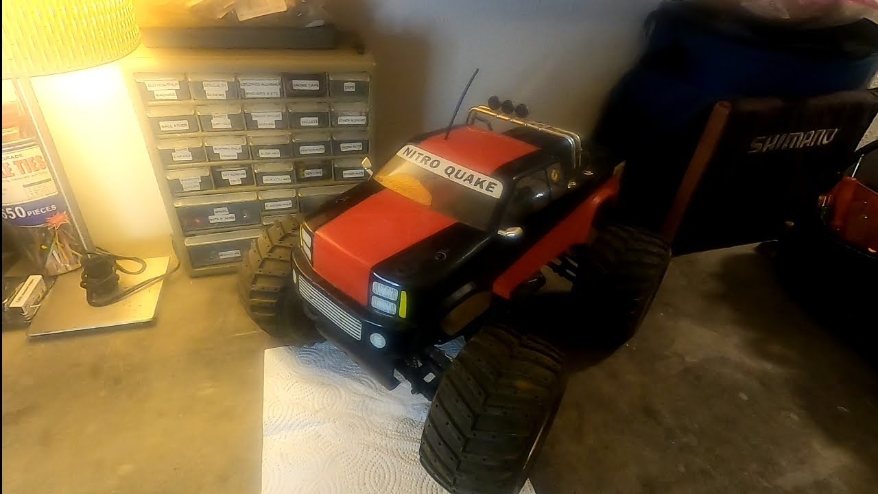 Let's take a look at a Duratrax Nitro Quake monster truck project Torq .21 Traxxas Tmaxx HPI Savage