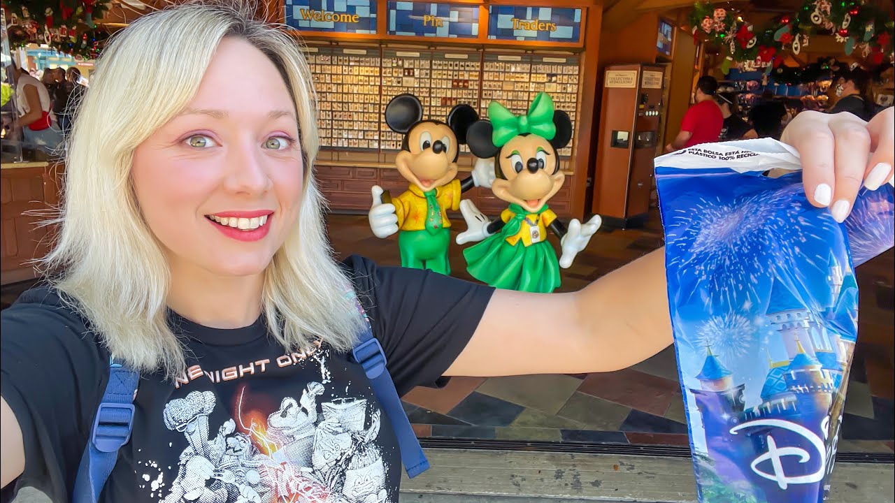 Disney Springs NEW Candle Making Store, Specialty Christmas Shopping & Lunch at Rainforest Cafe!