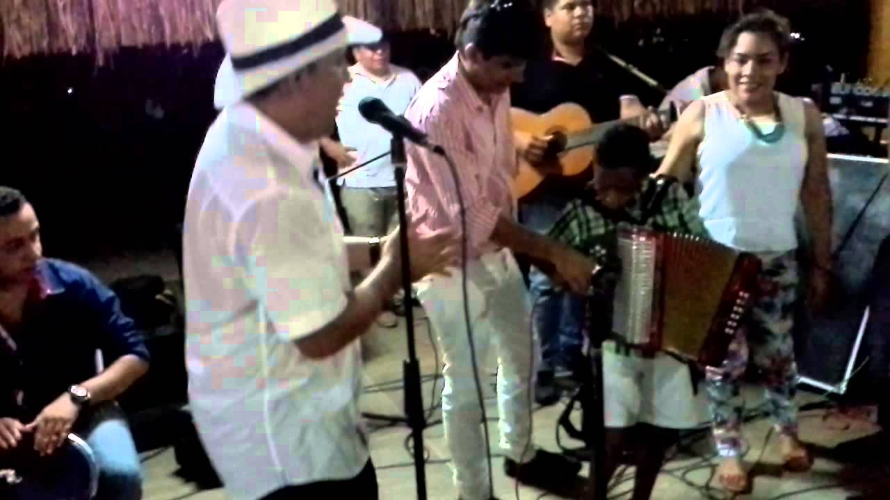 El gran Daniel Agamez, iniciando el acordeon.