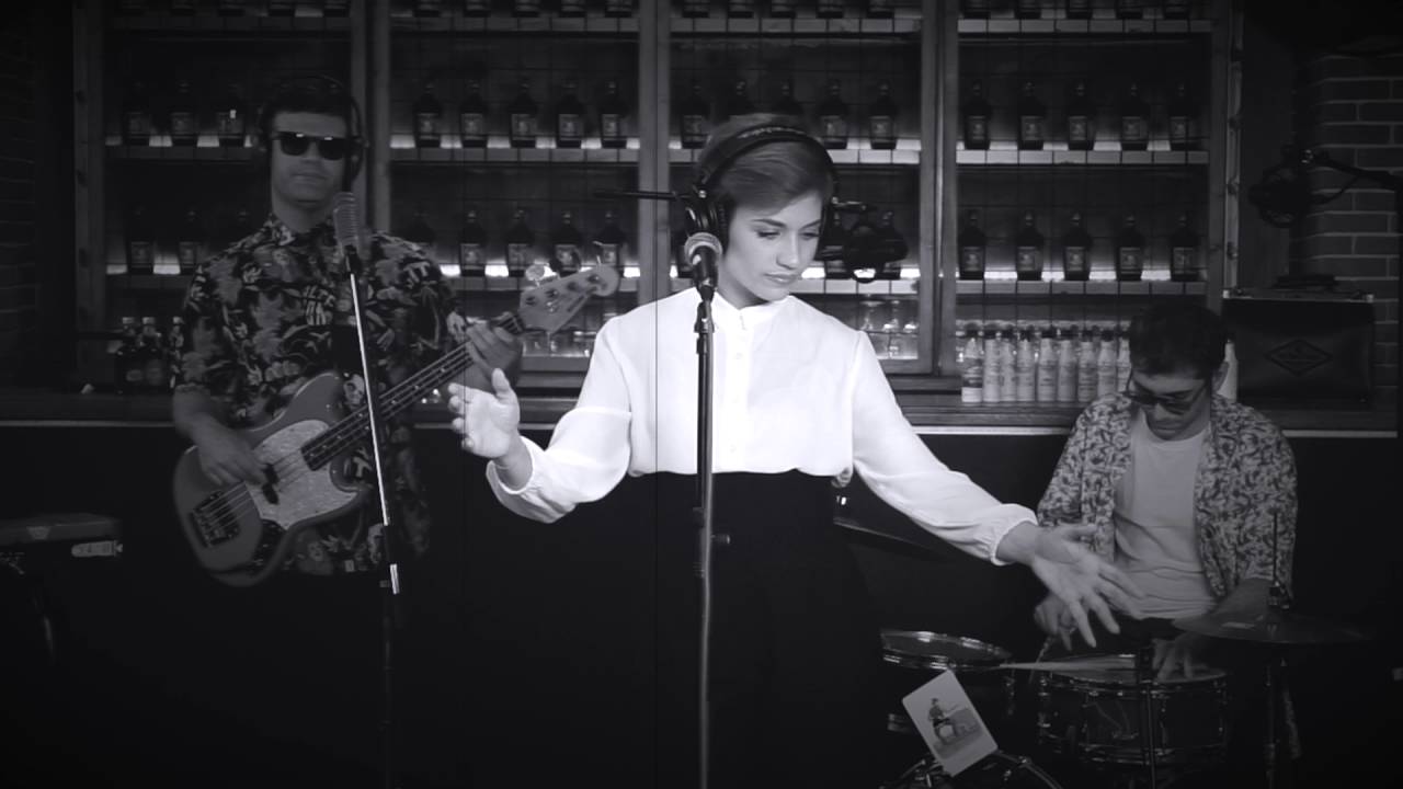 &Pi;έ&nu;&nu;&upsilon; &Mu;&pi;&alpha;&lambda;&tau;&alpha;&tau;&zeta;ή - &Gamma;&upsilon;&phi;&tau;ά&kappa;&iota; | Penny Baltatzi - Giftaki - Official Video