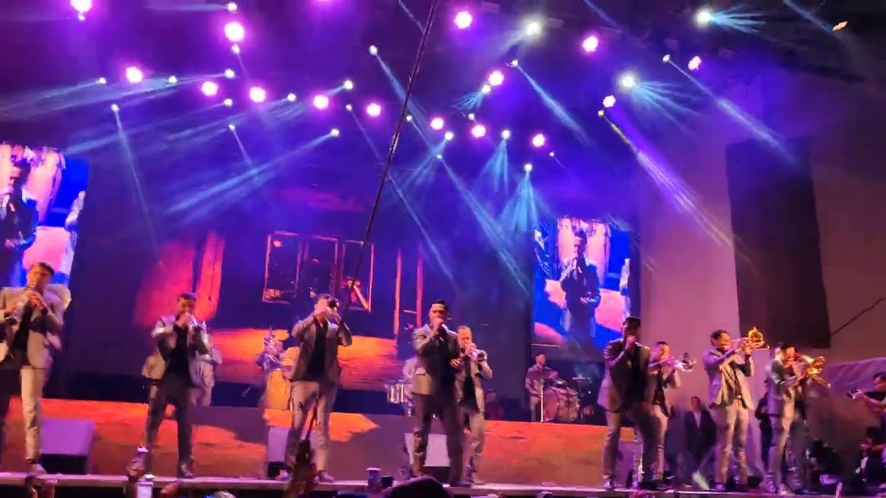 La Arrolladora Banda El Limón - La Llamada De Ml Ex / Desde Los Reyes La Paz Estado de México. 