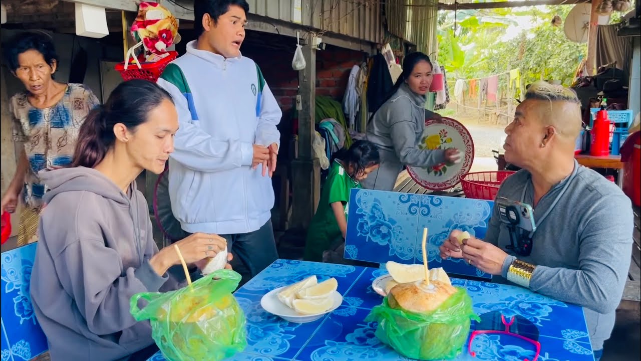 We’re making a Sadao and snail salad using fresh snails from the rice field