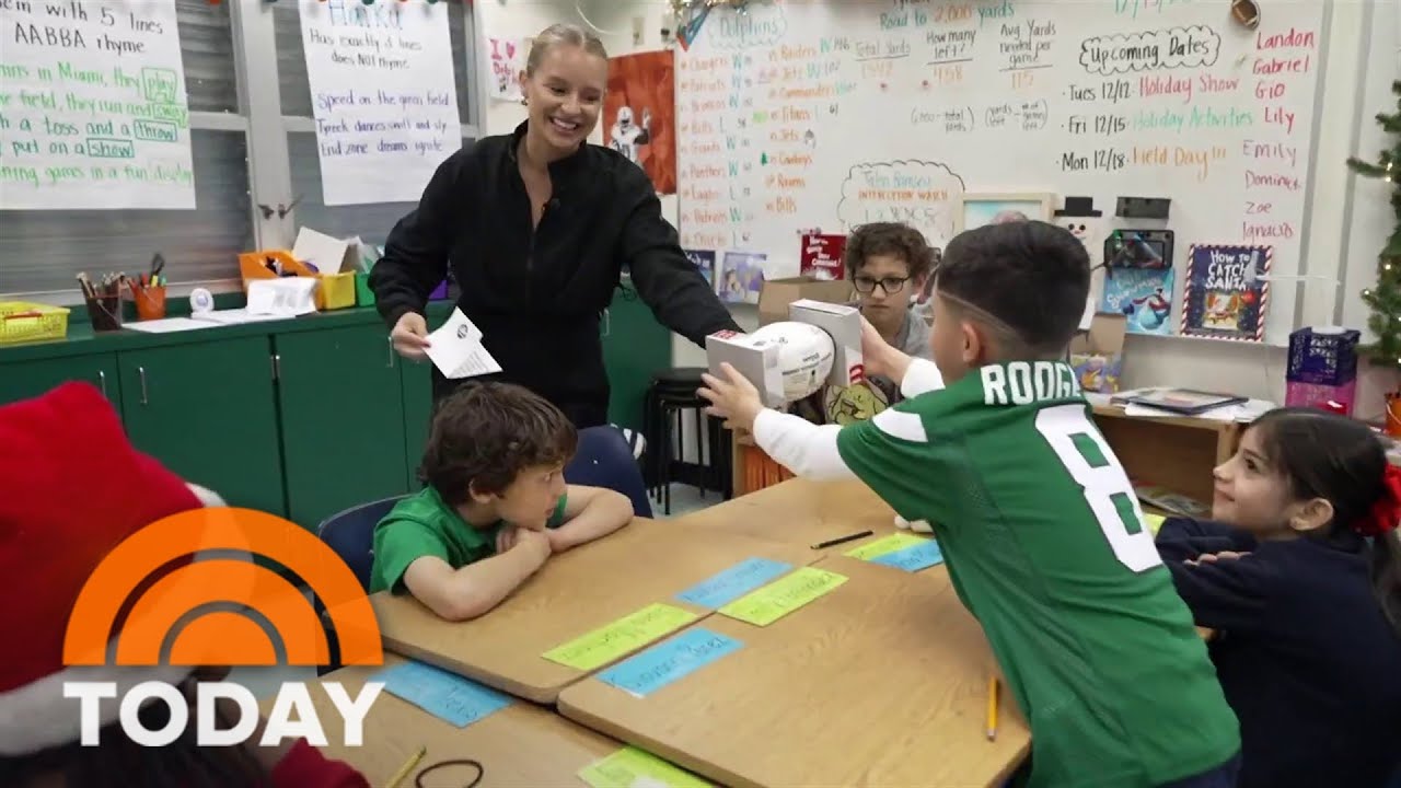 Third grade teacher goes viral after football-themed lesson plans
