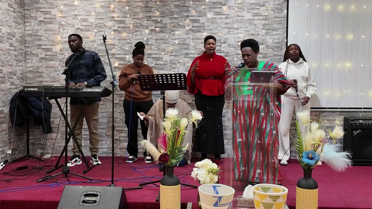 Le réveillon de notre Noël par Pasteur Jean Charles MUSIRIKARI ( Luc 2.10-15)