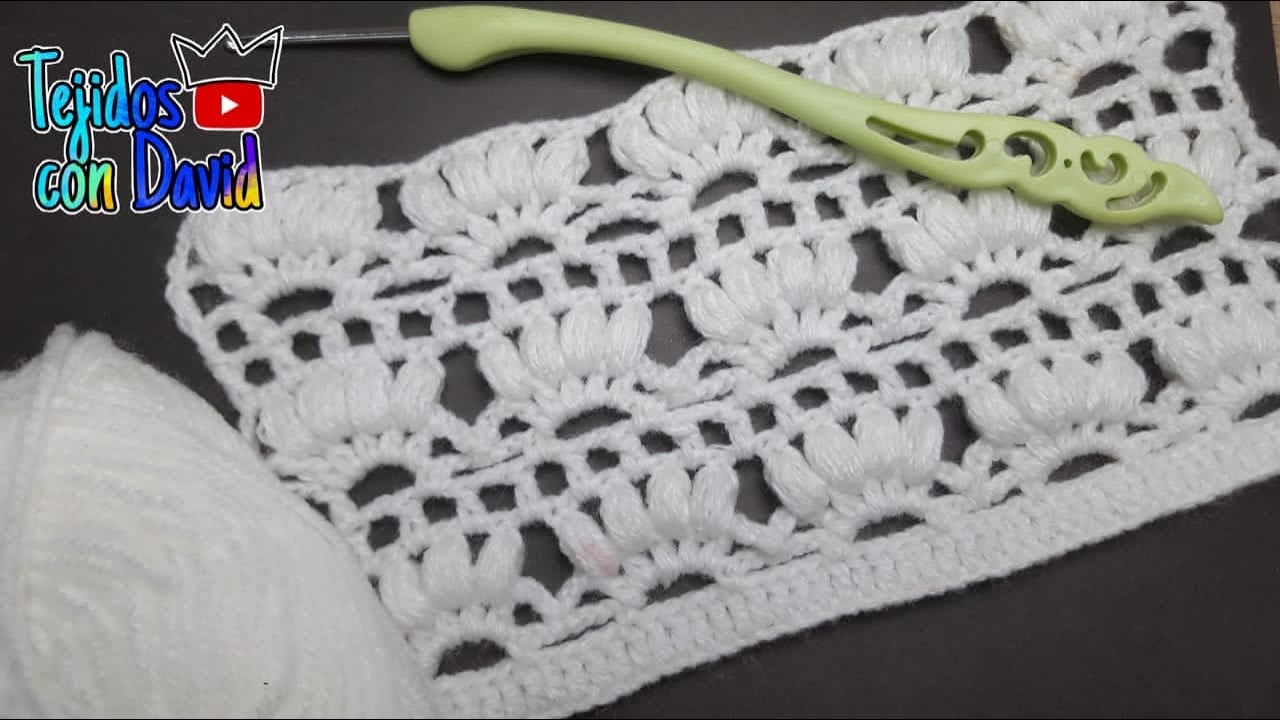 Combinación de abanicos calados y puntos puff tejido a crochet