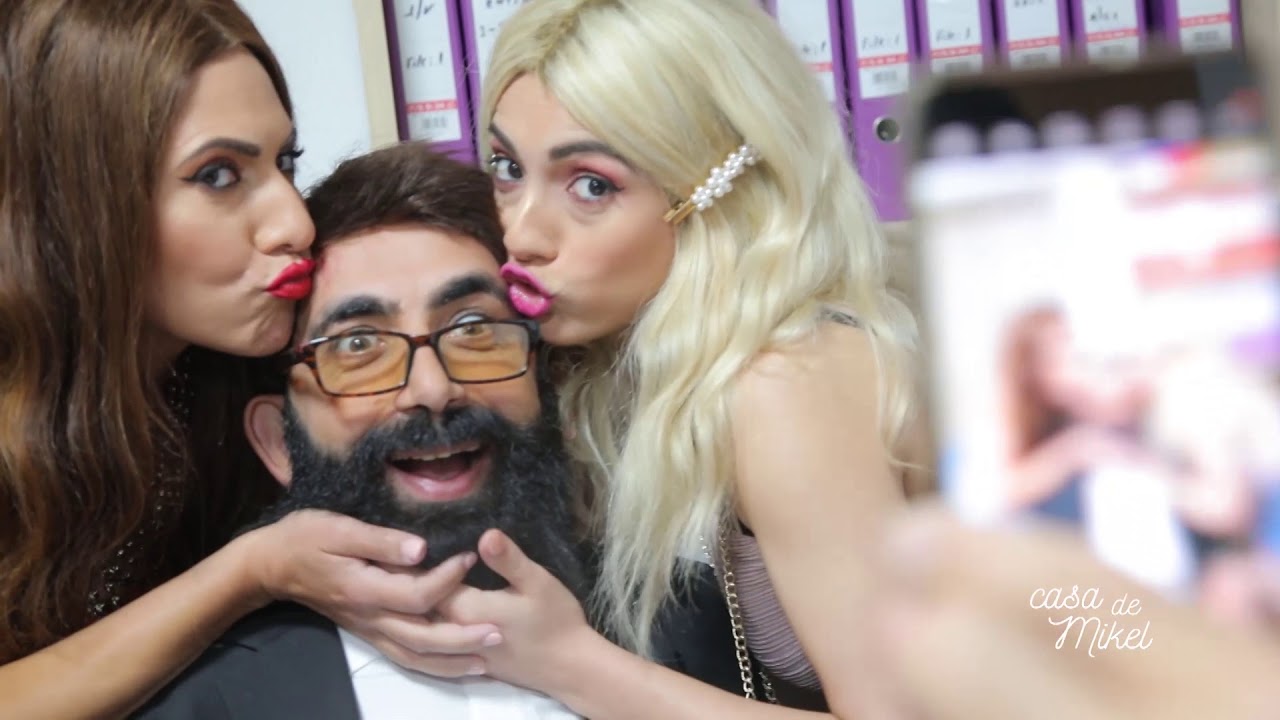 &Phi;&omicron;&upsilon;&tau;&omicron;&upsilon;&lambda;&eta;&sigmaf; &Epsilon;&pi;&iota;&delta;ό&mu;&alpha;&tau;&alpha; CASADEMIKEL