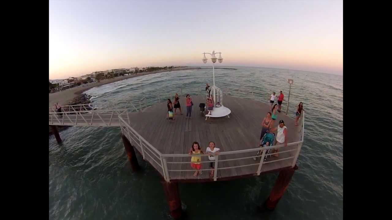 Cuadricóptero en la playa de Chilches