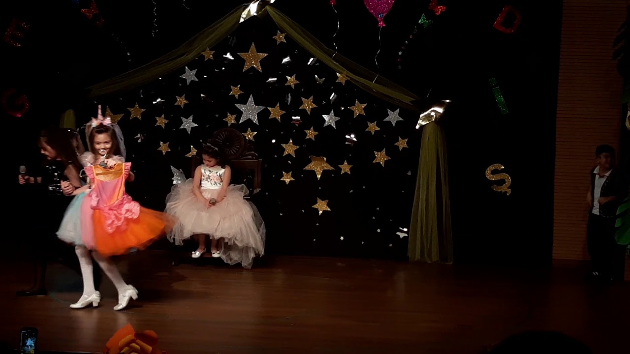 Tekden koleji 2.sınıflar İngilizce gösterisi