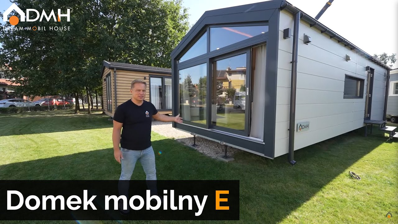 Domek mobilny E w stylu nowoczesnej stodoły z dużym przeszkleniem na całej ścianie szczytowej