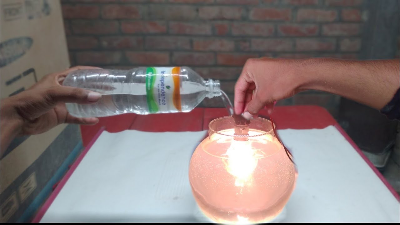 Bulb ko Pani mein Dalne par kya Hota Hai ,, / Amazing Experiment"