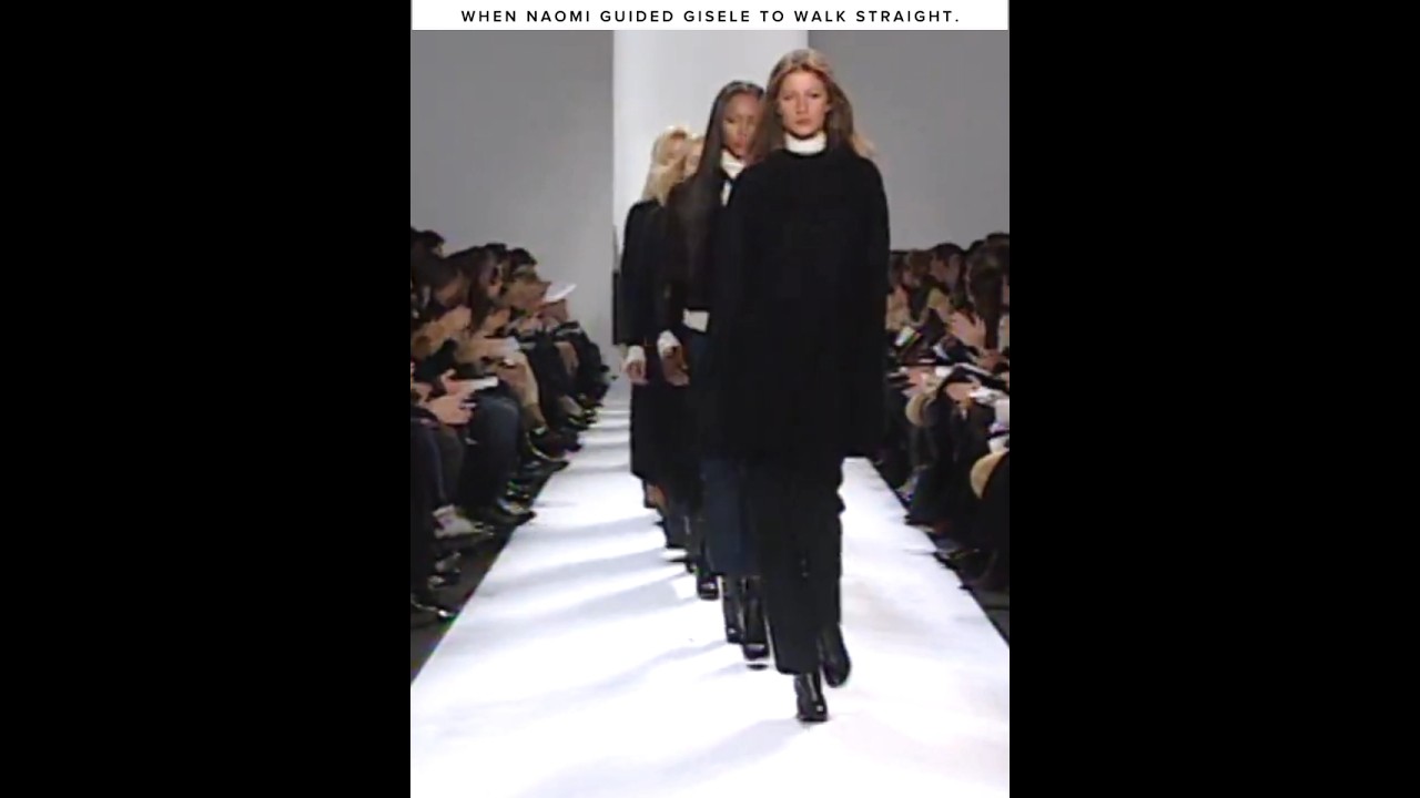 Когда Наоми помогла Жизель научиться ходить прямо. #супермодель #мода #шорты #подиум