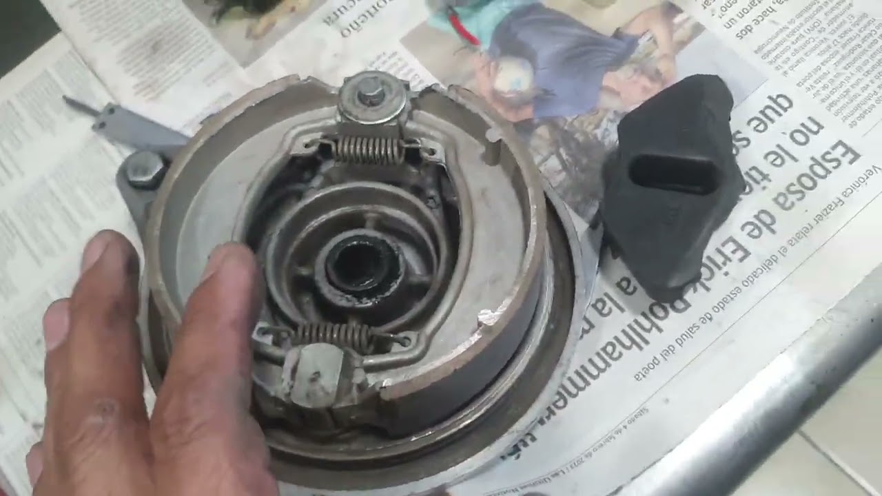UM RENEGADE COMMANDO 300cc. Inf. Sistema frenos  rueda trasera. Con problemas  y más.