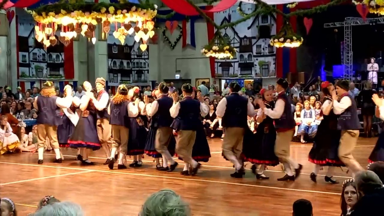 Um pouquinho do que foi o primeiro Baile fo 56°Festival do Chucrute, em Estrela