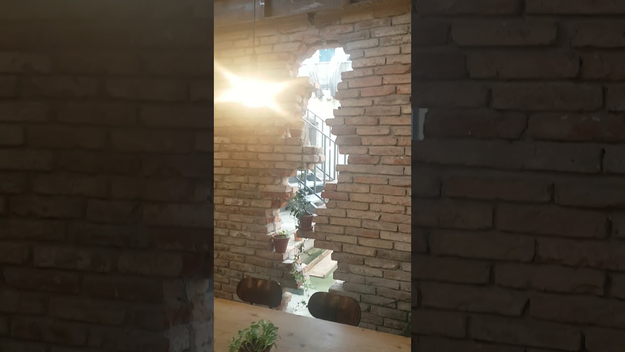 Vnitroblok, le bar-usine &agrave; Prague