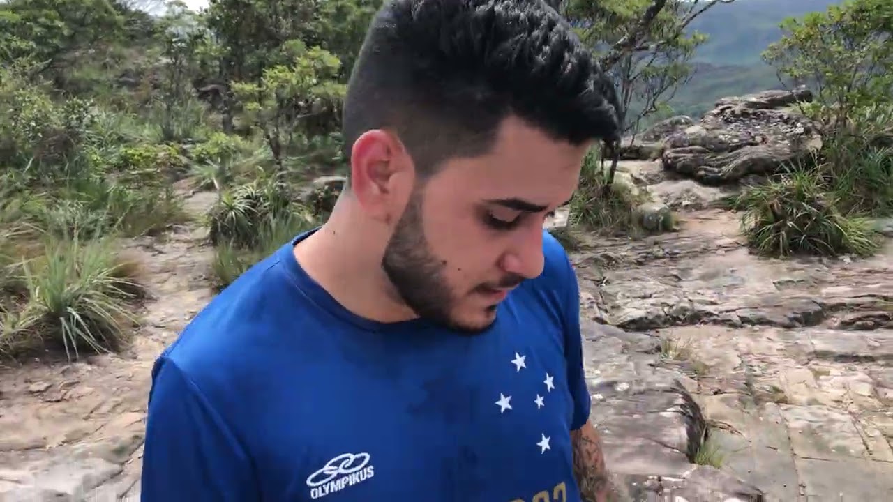 Não morreu, mas passa mal: Garibel subindo a trilha da Cachoeira da Fumaça, na Chapada Diamantina