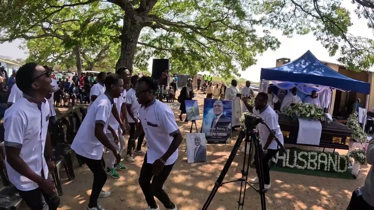 Mwari Ngarumbidzwe, (The Gloria).