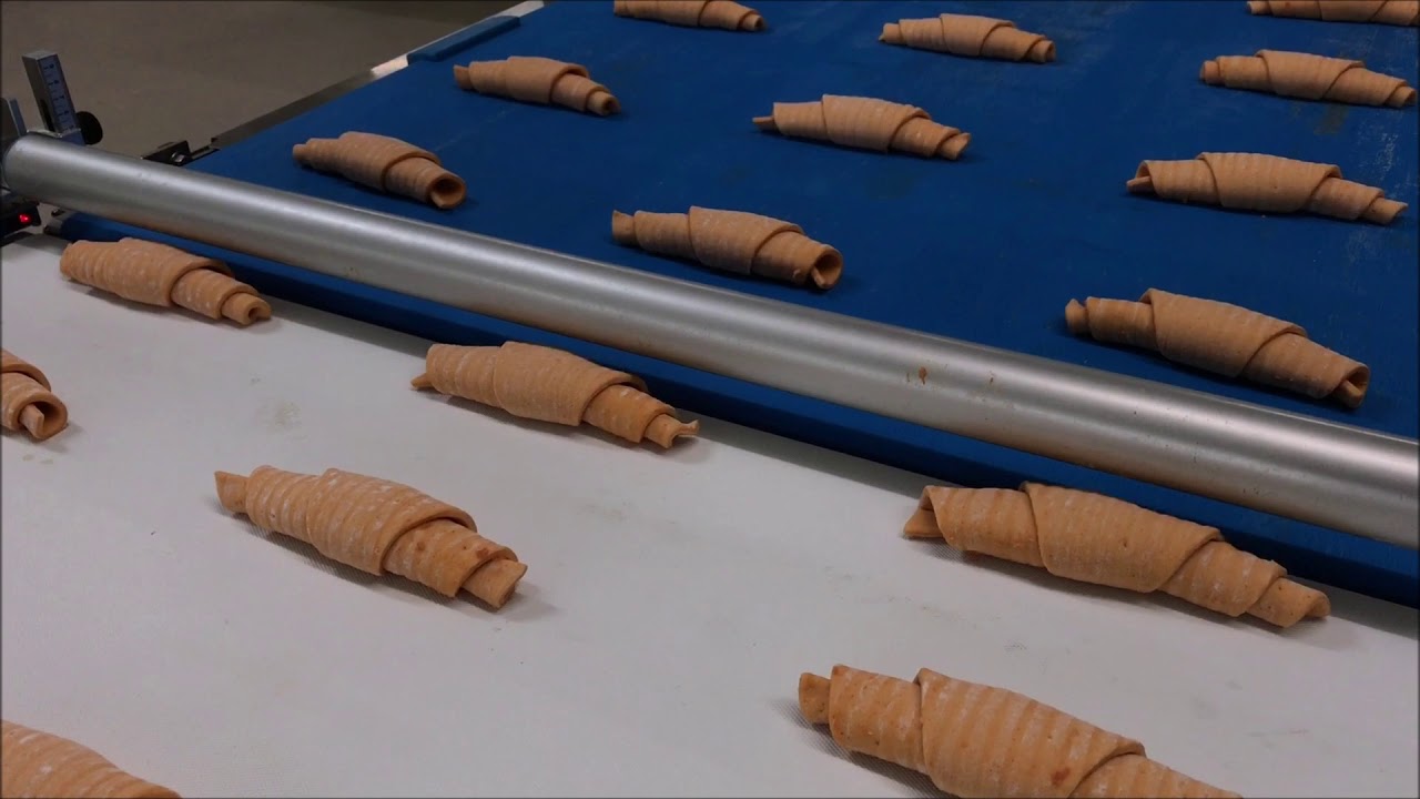 RONDO - Croissants with Snack Filling on Cromaster