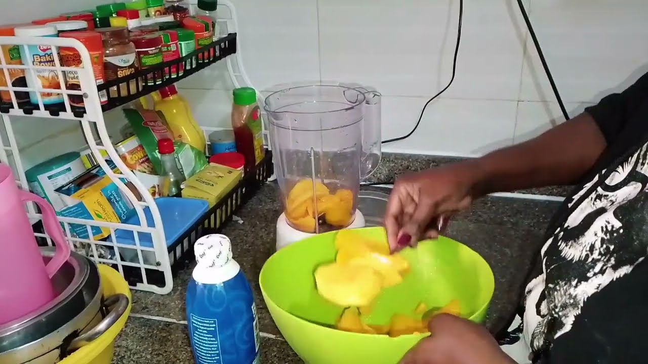 Making sweet tasty 😋 mango smoothie......ASMR