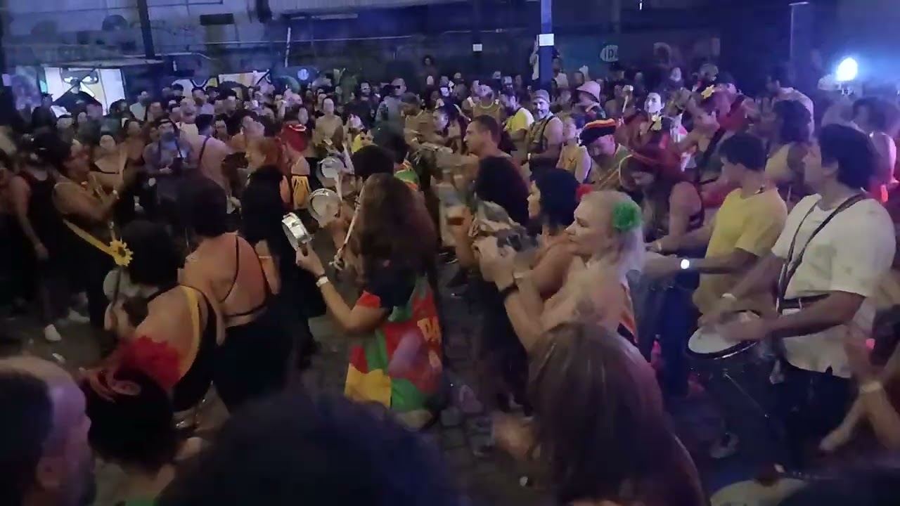 Carnaval Jamaicano na Cervejaria Tarantino com o Bloco Caia na Gandaia ( vd 13) 17-01-26 