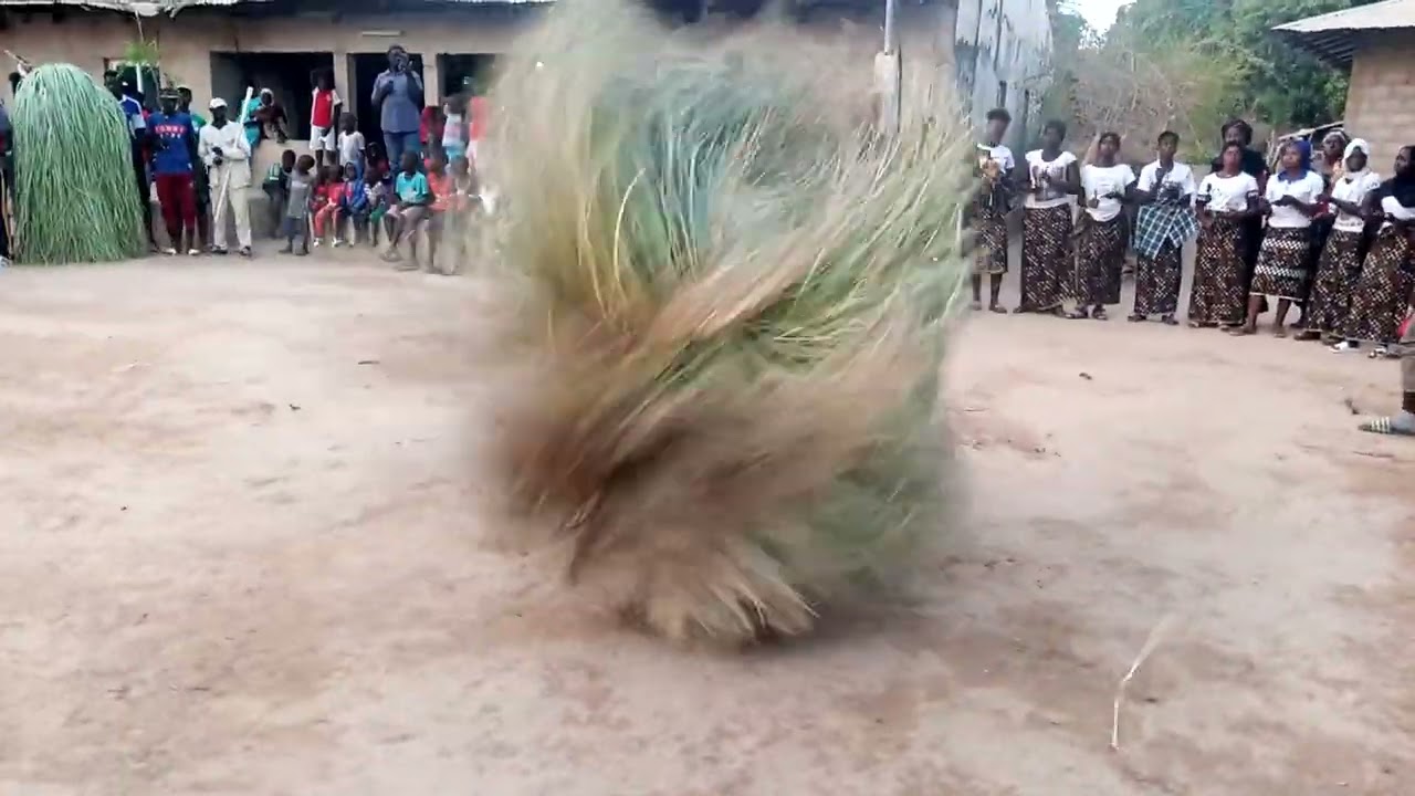 UN MARIAGE PAS COMME LED AUTRES AVEC LE COUMPO DE BOUGNAYE ERAMBA. REGARDEZ