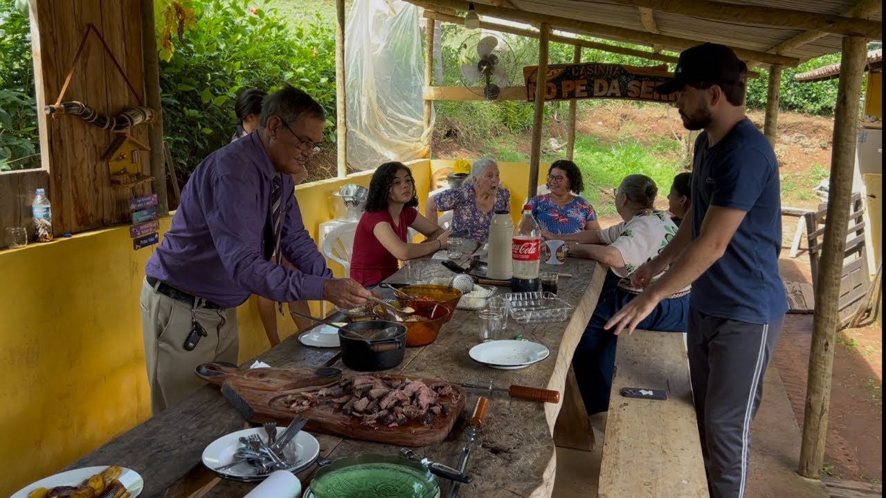 UM ALMOÇO MINEIRO, FEITO NO FOGÃO A LENHA, NA CASINHA NO PÉ DA SERRA.
