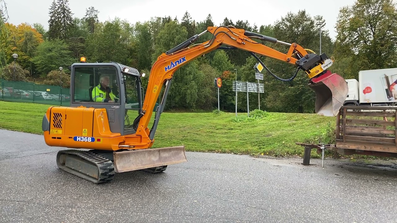 Köp Grävmaskin Hanix H36B på Klaravik