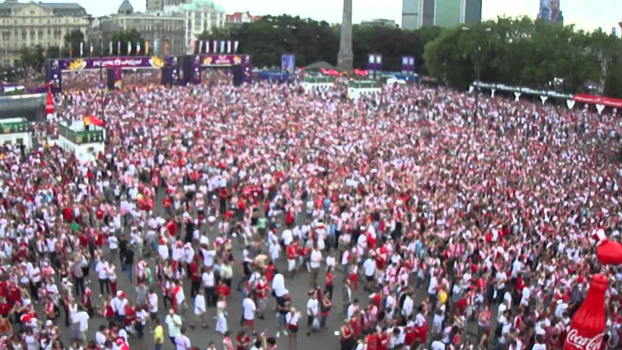 kibice tańczą walczyka (polish fans dancing)