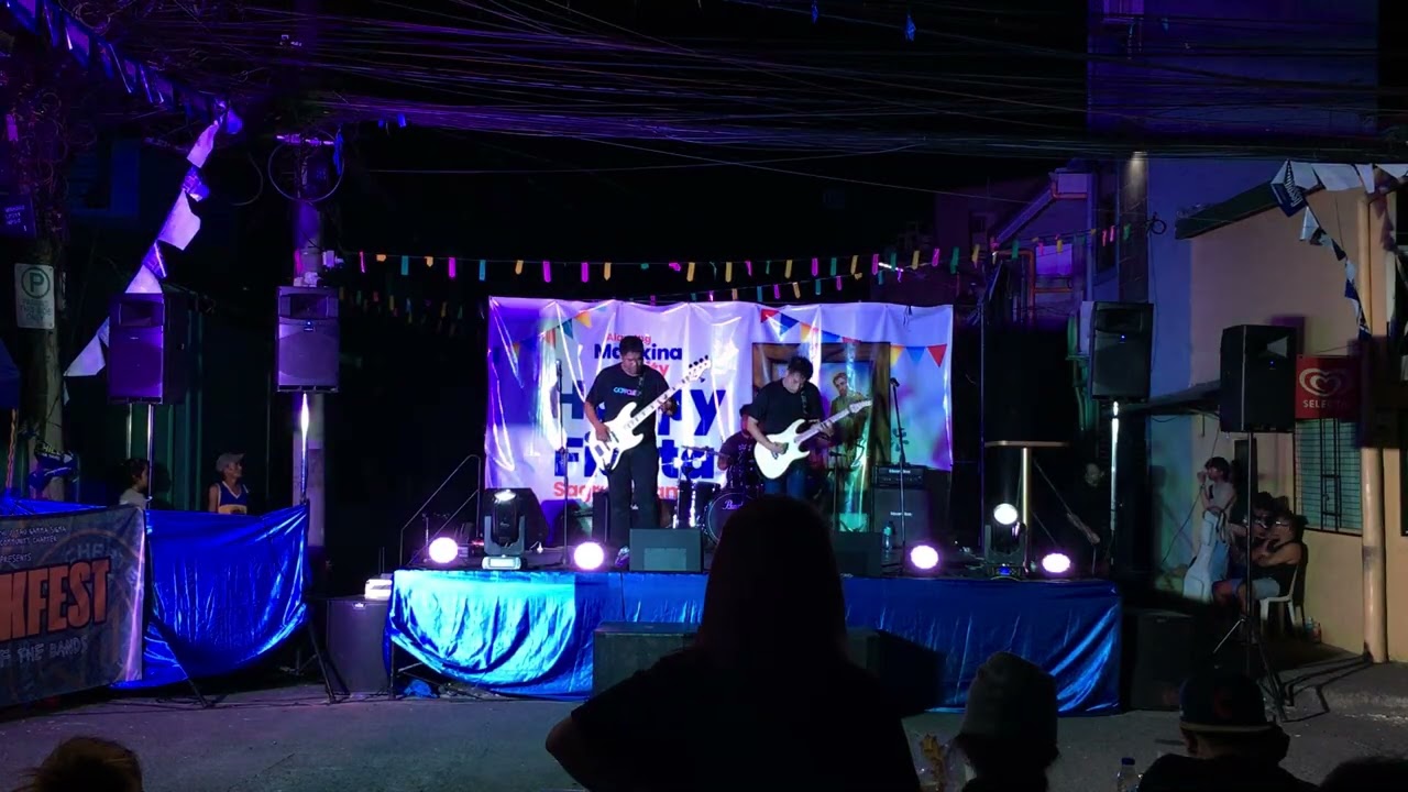Apat na sulok band-isang kurap