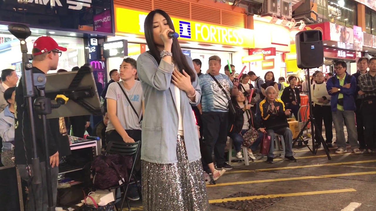 換到千般恨「經典懷舊電視劇歌曲，原唱：柳影虹。」(2018-04-08)香港街頭藝人及唱作音樂人彭梓嘉老師