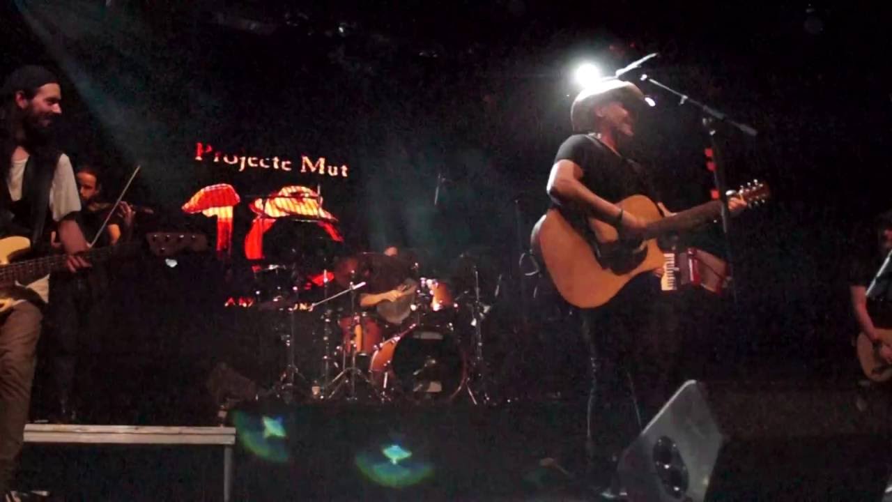 Projecte Mut En Voler al concert aniversari 10 anys i bons a Luz De Gas Barcelona La Vida Rima