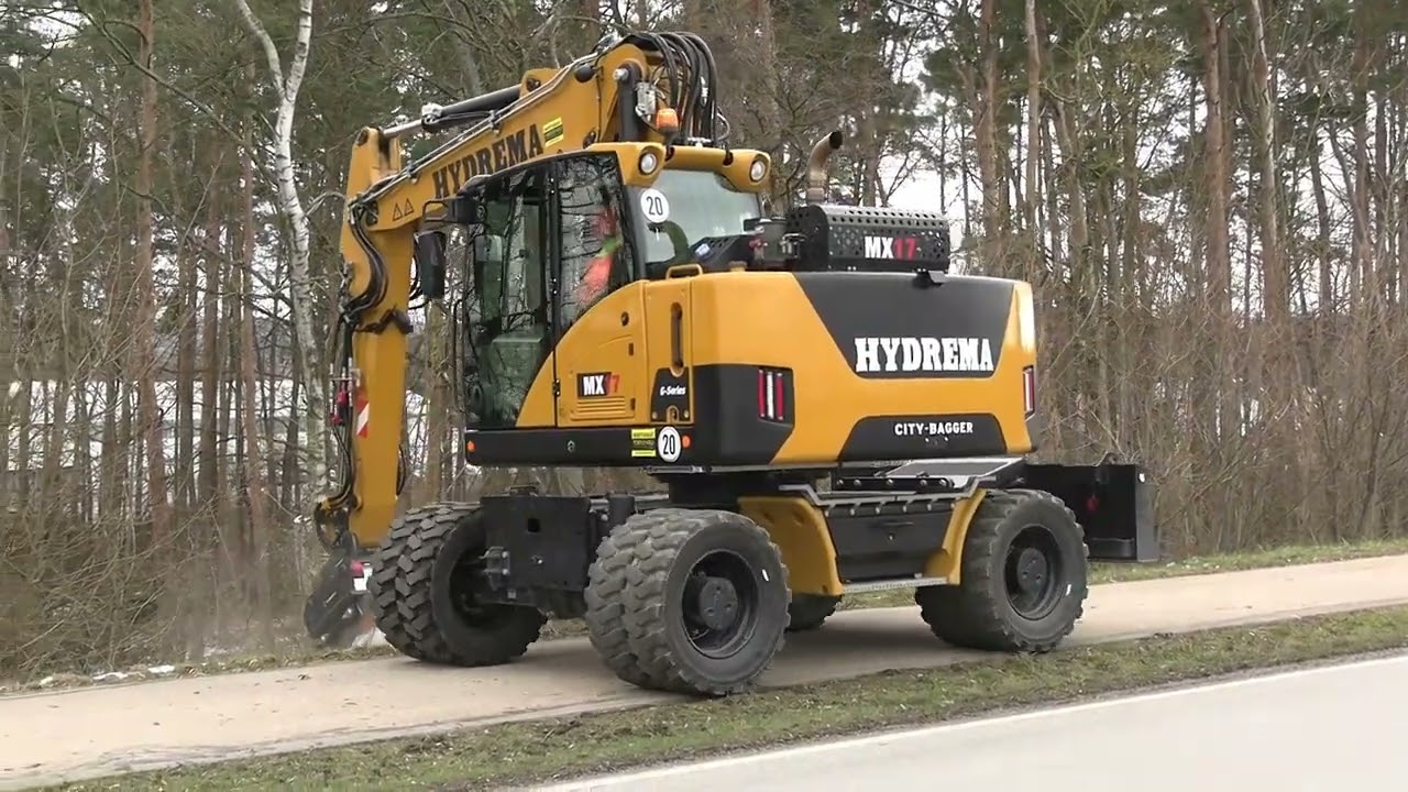 Türchen 7 im LAFO-Adventskalender: Mulcharbeiten mit einem Hydrema City-Bagger