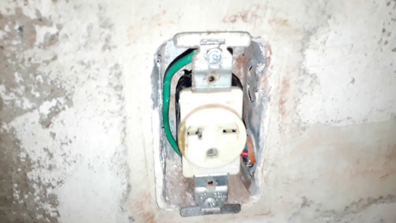 ¡¡¡ PELIGRO !!! TIERRA FÍSICA MAL INSTALADA, EN UN CONTACTO CON 220 VOLTS...
