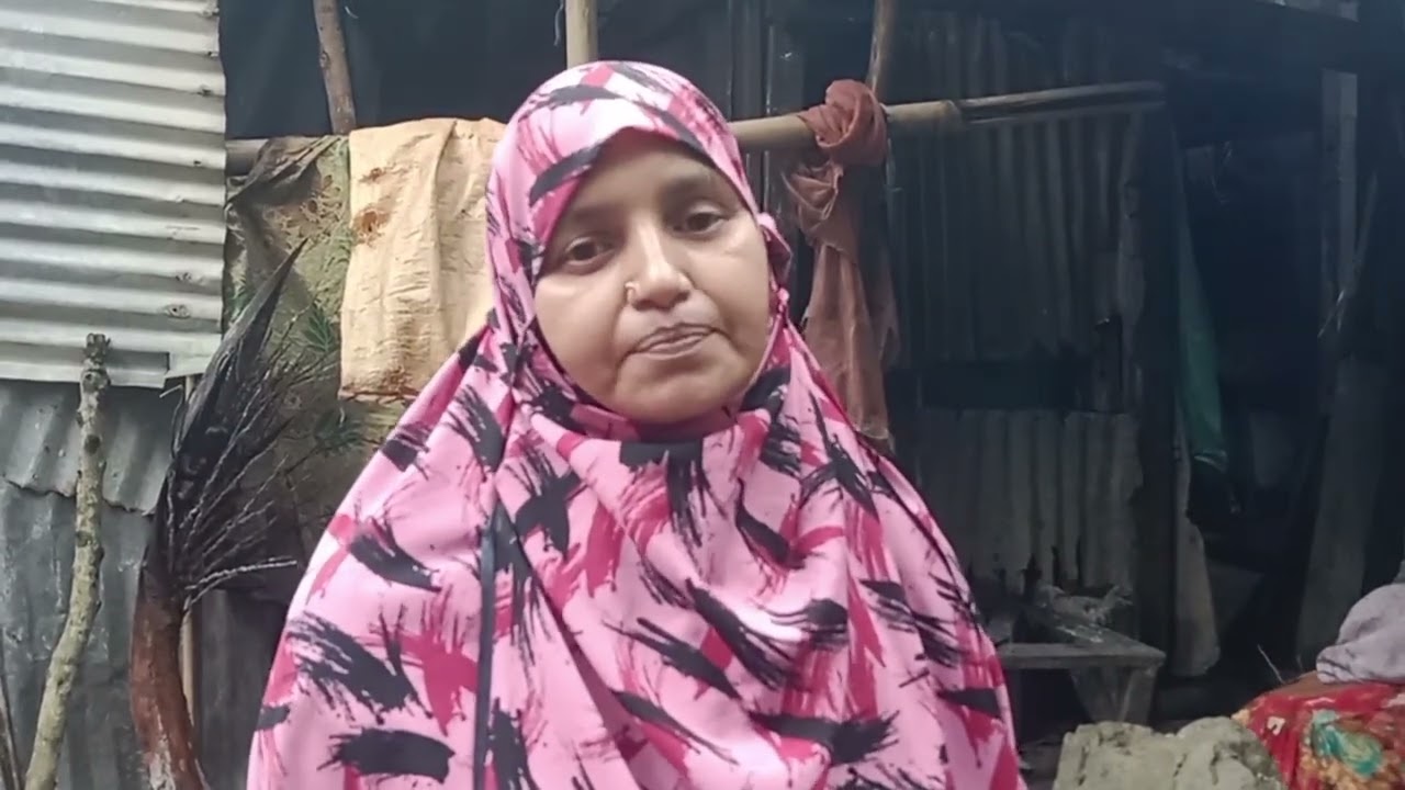 বৃষ্টি হলেই মাথা গোঁজার ঠাঁই থাকেনা বিধবা আমেনার
