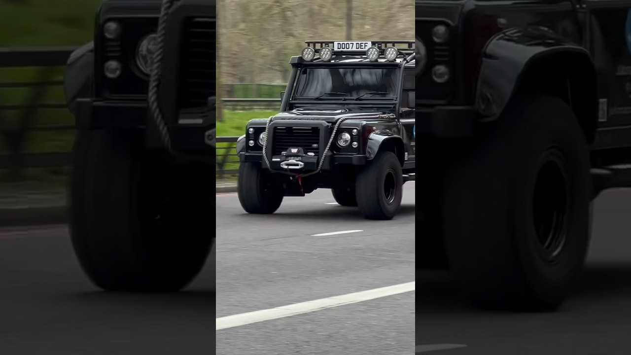 2016 LAND ROVER DEFENDER XS TD D/C #landroverdefender #thelondonersstory #london #luxury #shorts