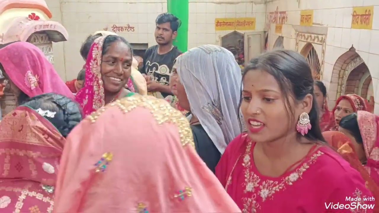 झांसी के पंचकुइया मंदिर के अंदर आज मेला जैसी भीड़ क्यों नजर आ रही? रिपोर्ट -अनिल मौर्य 