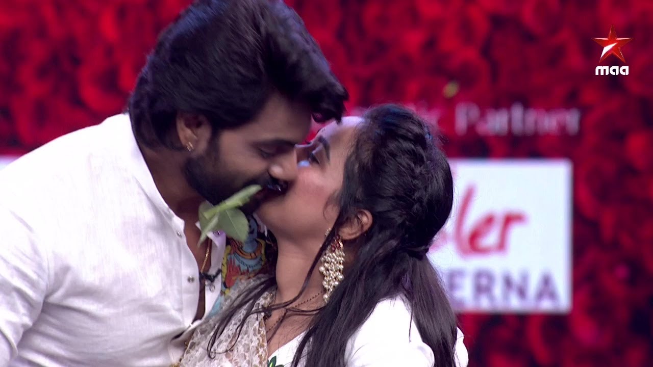 Mi uddesamlo 'Made For Each other' ante ela undali...Ikkada chudandi  #IshmartJodi Sat & Sun at 9 PM