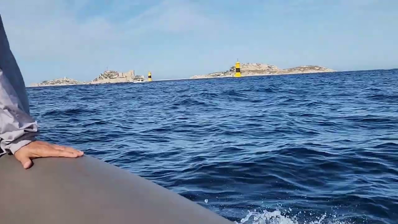 bateau à marseille vers les iles du frioul juin 2024