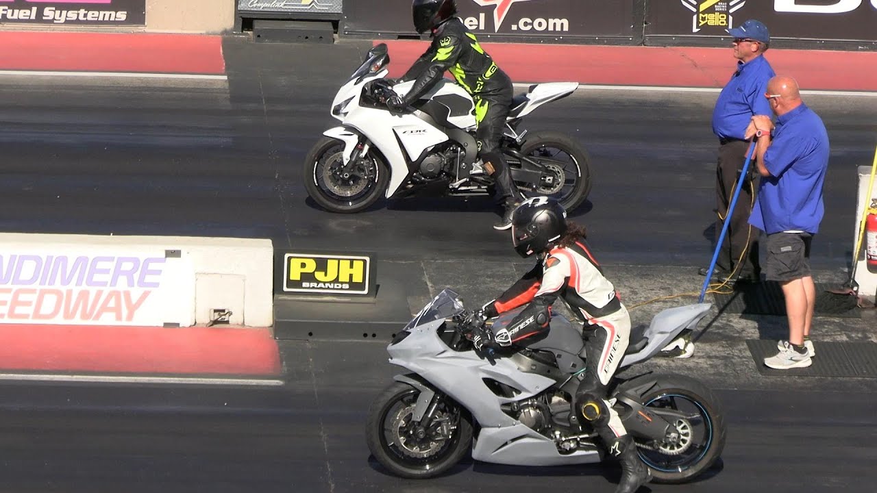 Kawasaki Ninja vs Honda CBR - drag racing