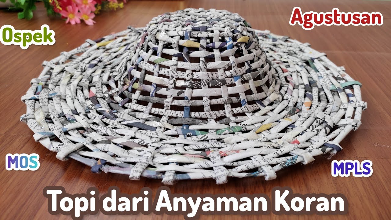 TOPI DARI ANYAMAN KORAN BEKAS