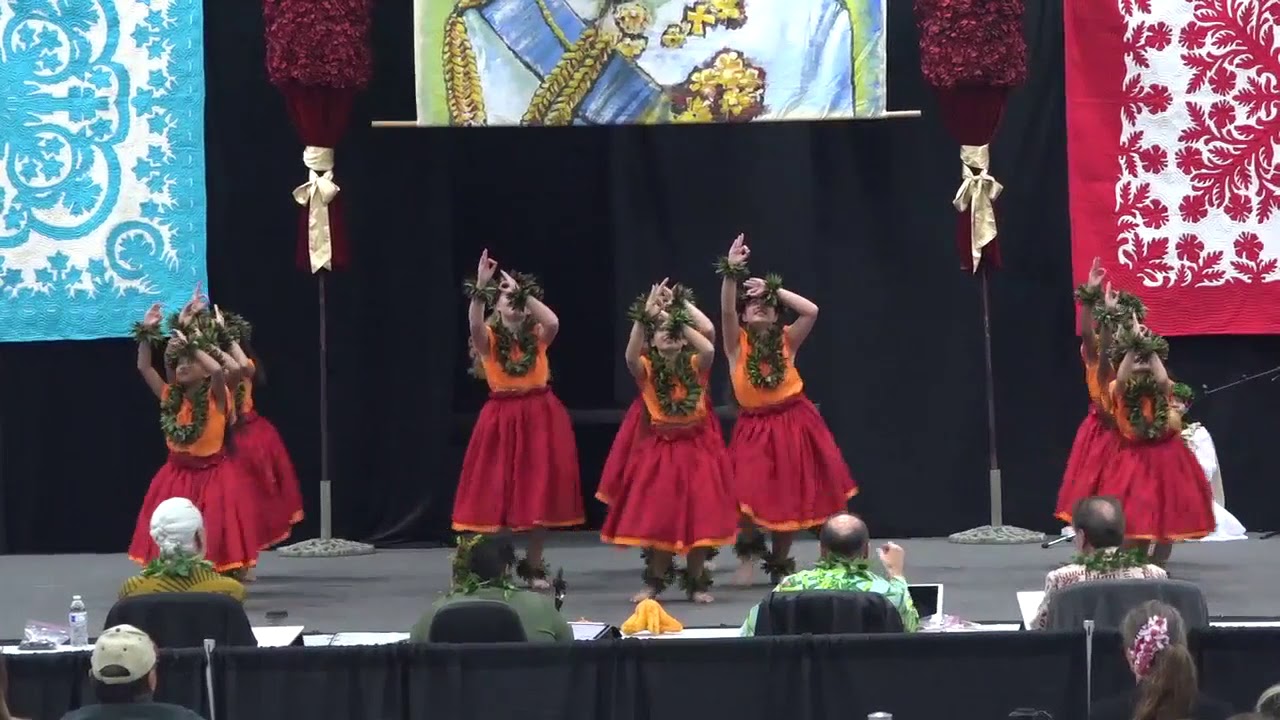 Kaikamāhine Group Kahiko - ʻUla Nōweo