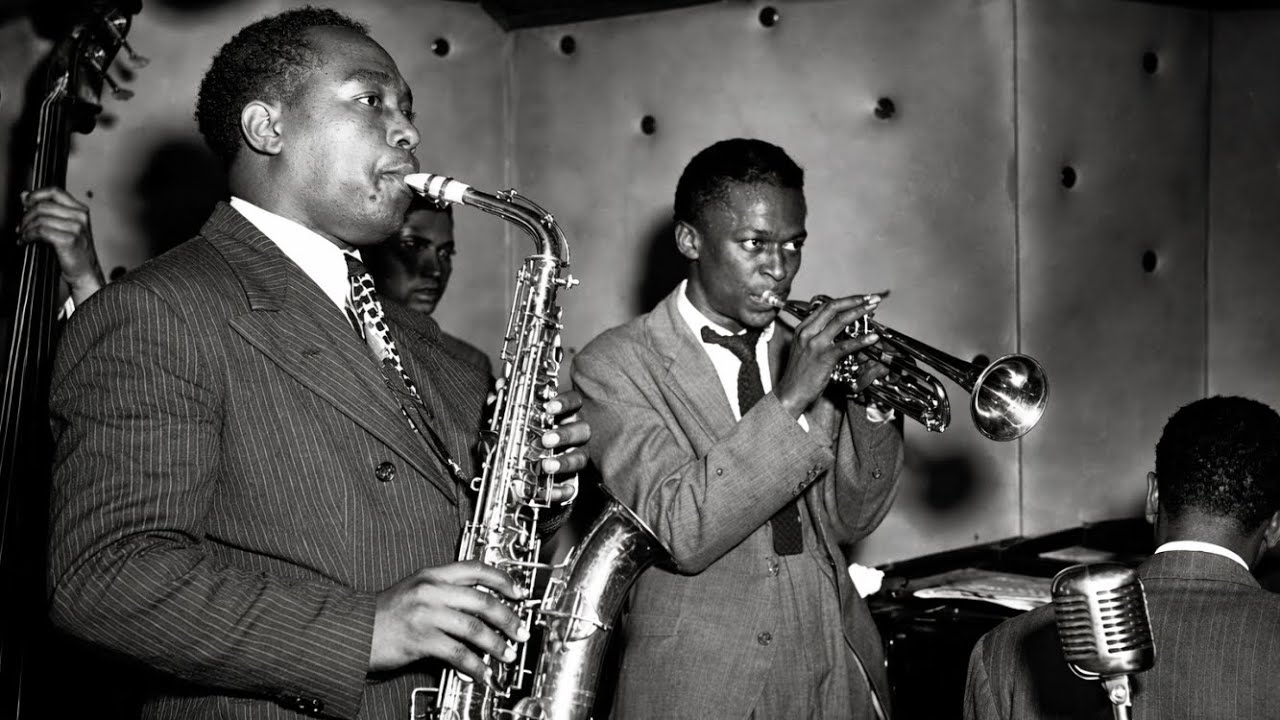 Smooth Sax Jazz 🎷 1940s Vintage Lounge & Noir Atmosphere