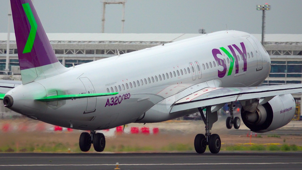 SKY Airline A320neo (CC-AZM) landing and taking off in Santiago [SCL].