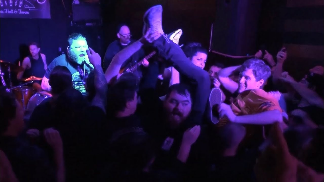 IRON CHIC - Live @ AMH - November 24th, 2023