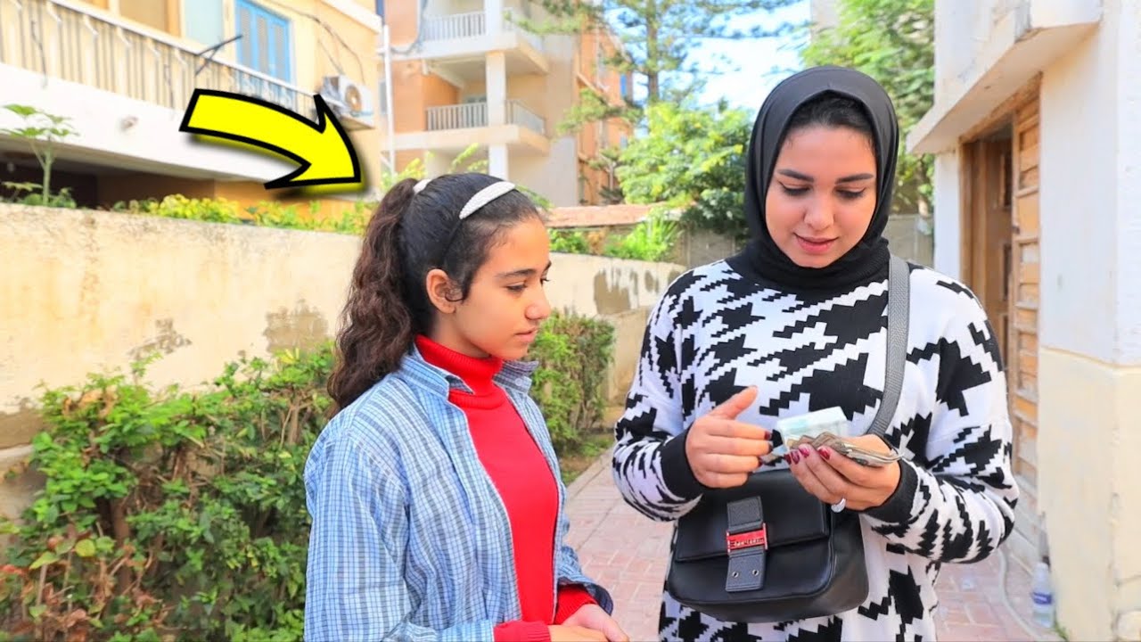 بنت صغيرة تغير من بائعة العسلية - شوف حصل اية !!