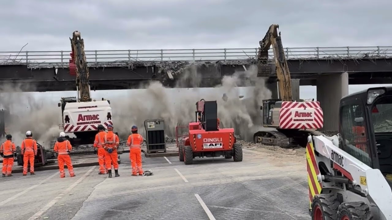 Timelapse: Demolition of Roxton Road Bridge