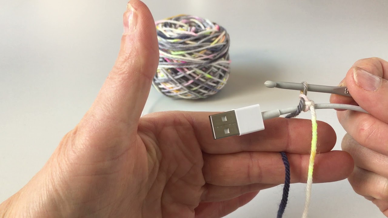 Haken om kabeltje van je oplader/oortjes